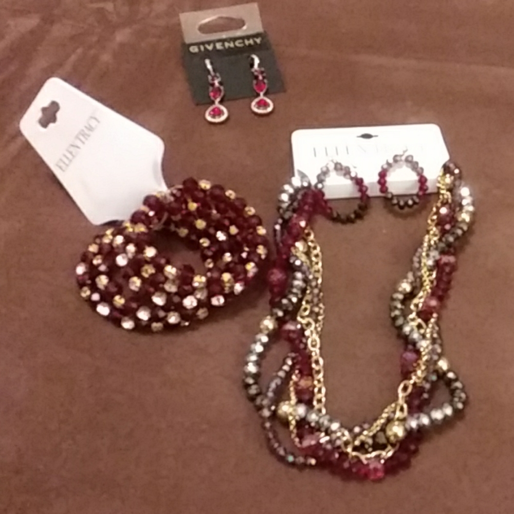 Bead Necklace and earrings set, bead bracelet. Rub